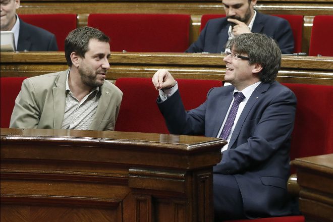 Luciendotiempo's tweet photo. Puigdemont. Y sí declaramos una #DUIOff y decimos a todo el mundo que salimos de España y Europa. Después nos vamos a Bruselas. Yo creo que así traerán la Agencia del Medicamento a Barcelona. Si no, no te preocupes, culparé al Estado. https://t.co/7NqGdbkREn