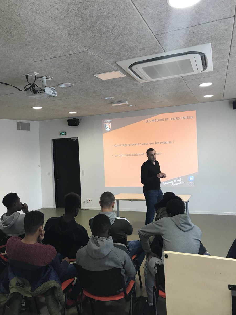 Vendredi dernier et aujourd’hui <a href="/TeamESConseil/">Extra Sport Conseil</a> est allé au <a href="/stadelavallois/">Stade Lavallois</a> afin de réaliser une sensibilisation aux finances, aux réseaux sociaux et un Média Training #football #accompagnementsportif #finance #communication #reseauxsociaux #mediatraining