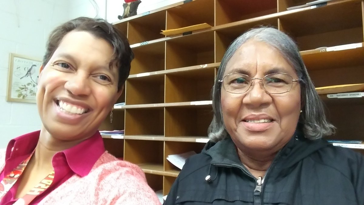 Mrs_GordonFES's tweet image. A day in the life of an FES: distributing donated Tgiving baskets, celebrating our Foster Grandparent&apos;s bday &amp;amp; seeing a dad return from deployment to surprise his son. #ilovemyjob #caryrocks @HamptonCSchools @HCS_TitleI