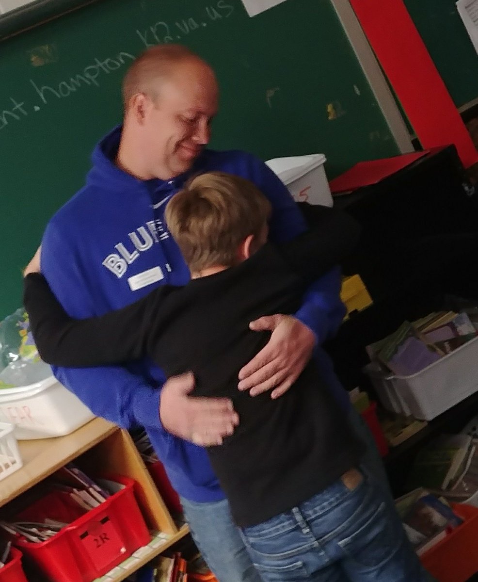 Mrs_GordonFES's tweet image. A day in the life of an FES: distributing donated Tgiving baskets, celebrating our Foster Grandparent&apos;s bday &amp;amp; seeing a dad return from deployment to surprise his son. #ilovemyjob #caryrocks @HamptonCSchools @HCS_TitleI