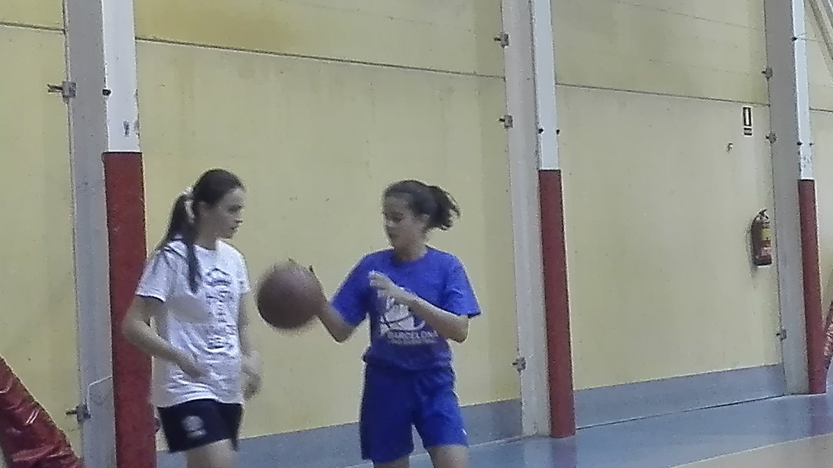 los_cdb's tweet photo. Entrnamiento del @Castilla_Sport  em el talamillo categoria infantil https://t.co/9kuYcpl7VH