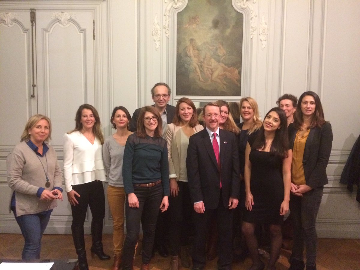 roland_henri's tweet photo. Dans le cadre de #Connecthers présentation de la participation de #lconnect au @GES2017 avec le consul des Etats-Unis de Bordeaux un projet que #BNPParibas accompagne dans le cadre de sa politique entreprenariat féminin https://t.co/UiTyD038qB