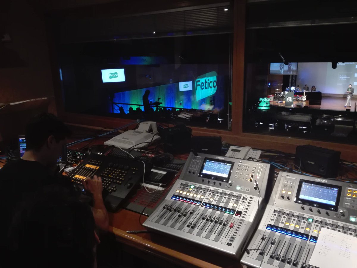 sindicatofetico's tweet photo. ¡Desde la cabina viviendo este gran momento! #CongresoFetico https://t.co/xCy9i2Rj94