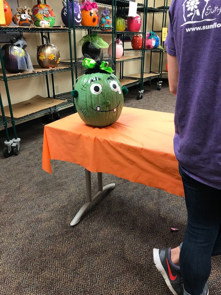 MVOneUp's tweet photo. JLC served together at the Sunflower House!🌻 They painted pumpkins beforehand to sell as a fundraiser and helped work the annual Pumpkin Palooza which funds many programs for the Sunflower House. They challenged MV Outfitters, DECA, Wrestling, and NHS.. who will #oneup them?? 👀 https://t.co/9sGrrHmY7u