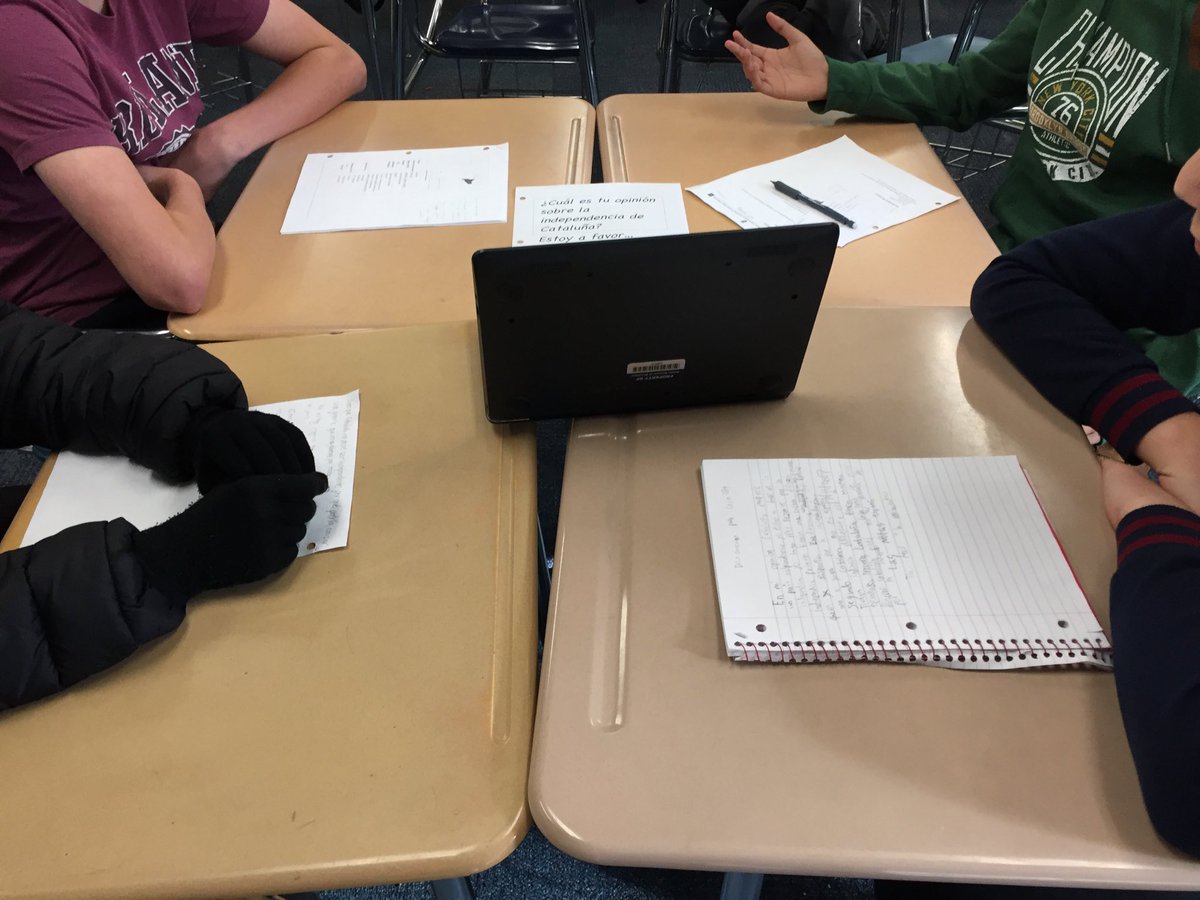 Eighth graders recorded their group discussion (in Spanish) of Catalonian independence in Canvas LMS with a Chromebook.