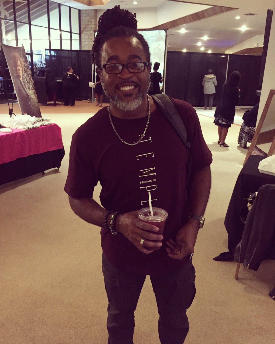 frshfaith's tweet photo. When The Temple Belongs To Christ
#frshfaith #goodnewspusher #styleblogger #blogger #godisgood #godislove #style & #grace #templegoals #black #love #jesus #church #sundaysbest #fashion #fashionblogger #womensfashion #mensfashion #zippertee #complexmagazine #complex #model https://t.co/aMlB6um55U