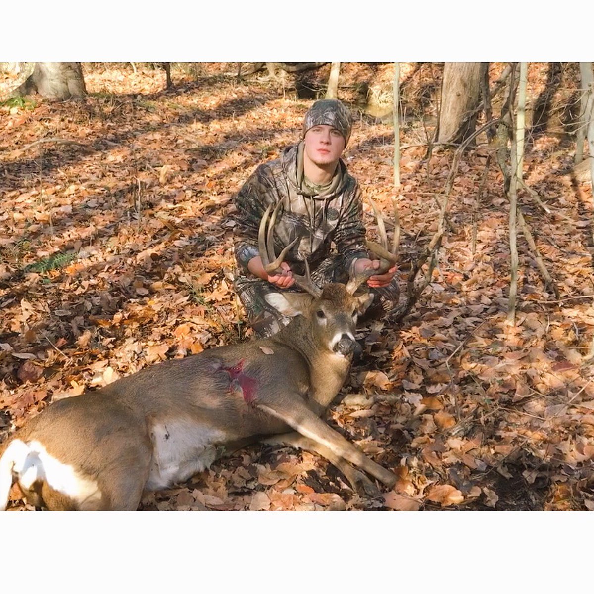 emmajellison216's tweet photo. counting down the days until we’re both home, until then i’ll just keep admiring all of the pictures he sends me ❤️🦌 https://t.co/P7G6InftaH