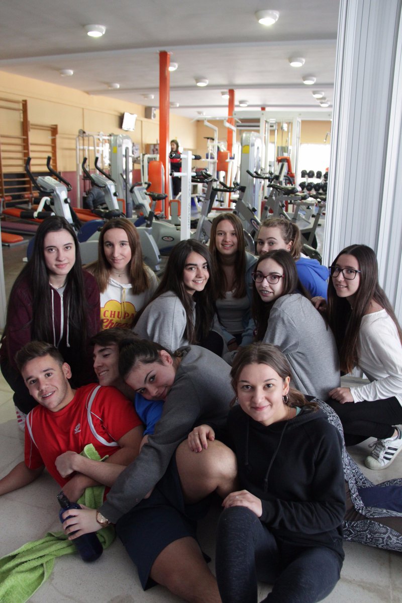efinfante's tweet photo. Hoy, los grupos A y C de 1º de bachillerato han ido al Centro deportivo "Muévete" para practicar Zumba y conocer su sala de musculación https://t.co/jTnyB5d8Kn