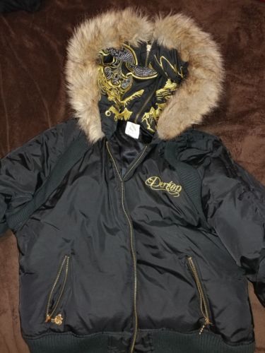 BeyonceTickets_'s tweet photo. #mrscarter #beyonce dereon jacket coat size 1xL https://t.co/glKSiFP0Qs #BeyDay #rt https://t.co/5FHFFw2s0F
