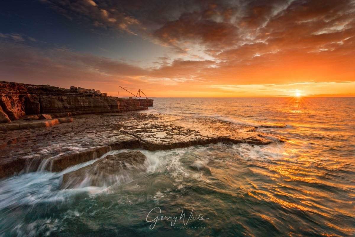 Jurassic dawn..#WexMondays @DorPublications #fsprintmonday <a href="/StormHour/">#StormHour</a> #appicoftheweek #dorsethour #landscapephotography