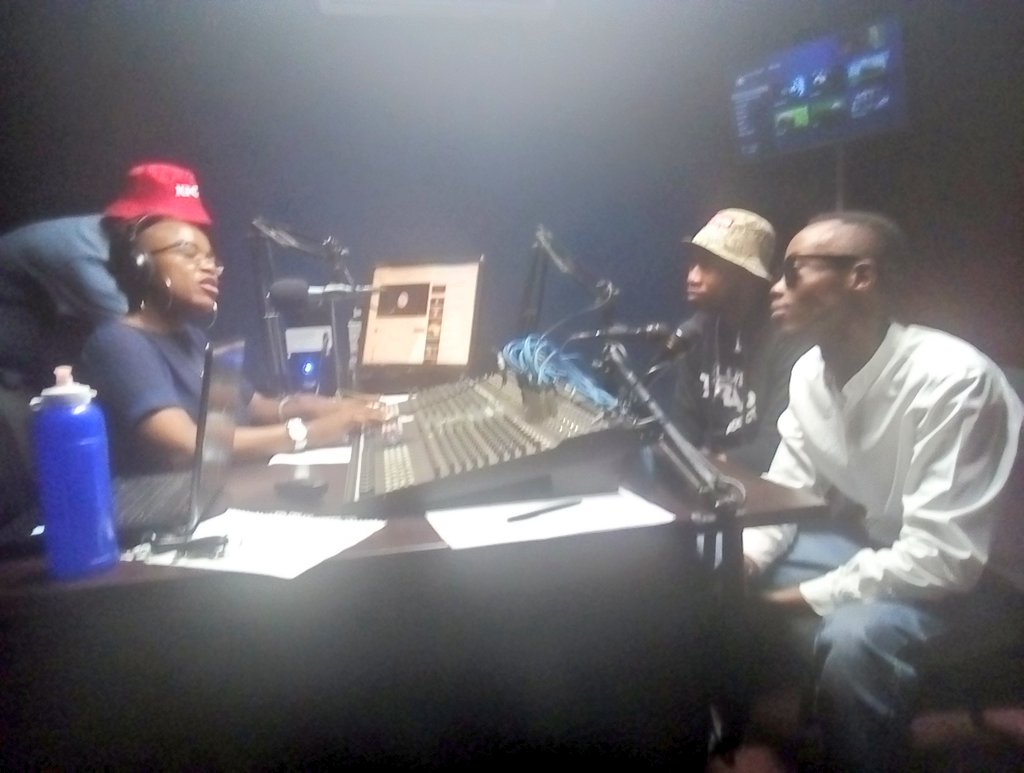 TRILLIONKID's tweet photo. @LiveTrapSession @Trap_Monk_Gang  @SlumTrapAddict  s/o to the monks  taking radio to the trap. https://t.co/uiDjZJWF7s