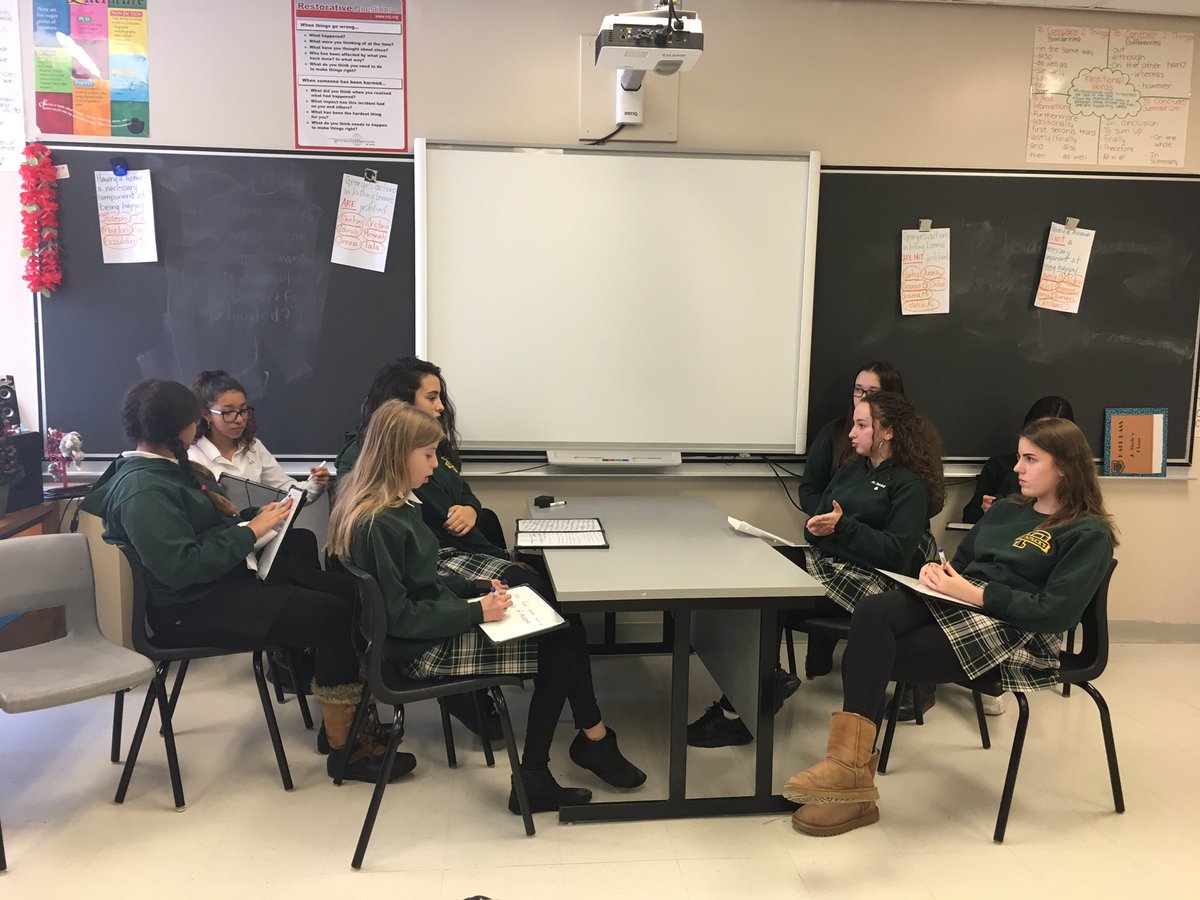 Ms_Siok's tweet image. Practicing our debating skills in ENG1D #learningpartnerships #flexiblelearningenvironments #globalcompetencies @stpatricksIRISH #stpatsworks