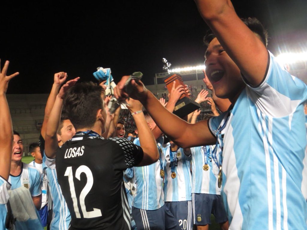 federicolosas's tweet photo. Un sueño🏆🇦🇷 Gracias a todos por hacer esto posible💙 https://t.co/ZG3PL3DZW8