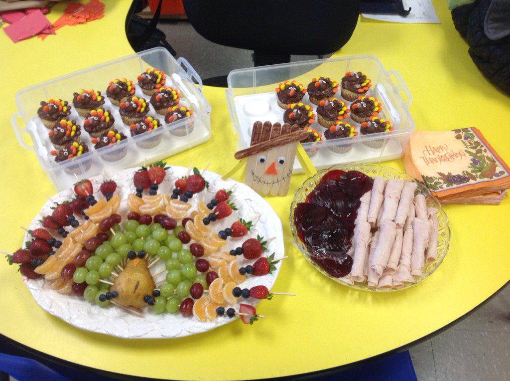 Thanksgiving Feast!
Thanks to our crafty class moms!
#mineolaproud#meadowdrive