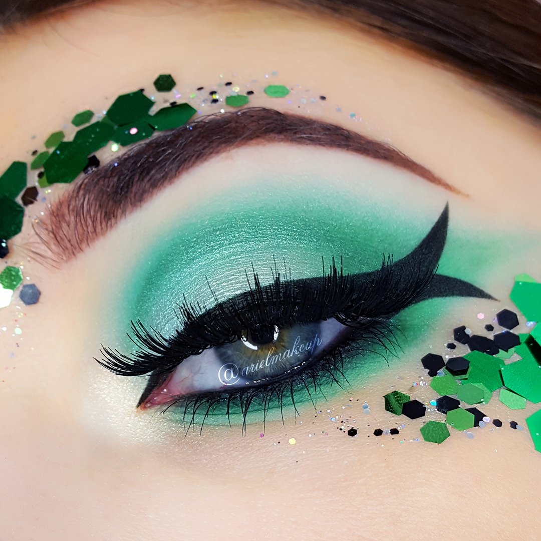 ArielMakeUp's tweet photo. Happy #MermaidMonday guppies! Here's my last Halloween's #mermaidmakeup 🧜🏼‍♀️💚  

Ft. @sugarpillmakeup Midori &amp; Mochi
@NyxCosmetics Prismatic e/s in Mermaid
@NablaCosmetics Immaculate, Nocturne and Antique White

#eyemakeup #mermaid #makeup #eyelook #glittermakeup https://t.co/TaAiapfIgA