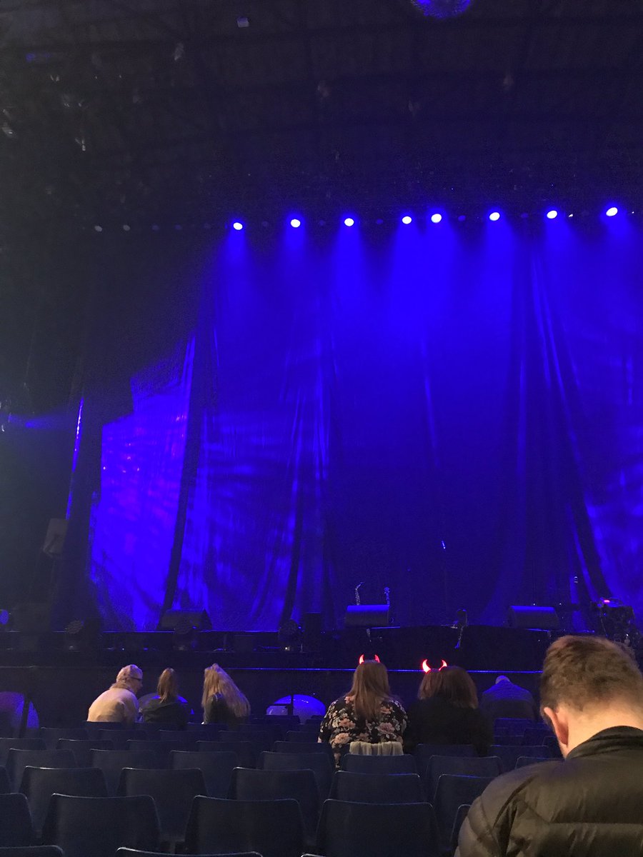 abbey_armstrong's tweet photo. Casually waiting for @OfficialSteps at @ArenaNewcastle #whoisexcited? #me https://t.co/ZV9Srrb1c0