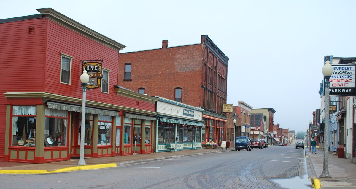 CalElectronics's tweet photo. There's a reason why Calumet is in our name. We love and support our community! Calumet Electronics – made in America for the past 50 years.

 #downtownCalumet #Americanmade #50yearhistory https://t.co/GUzGCJo0Eh