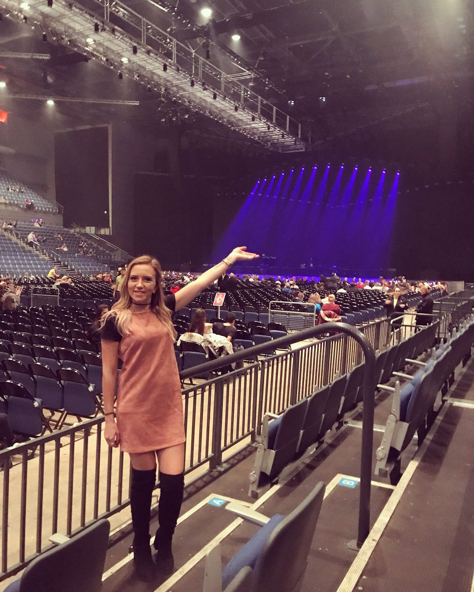 kay_bee_x's tweet photo. Little Mix your 5th member is here 🙋🏼‍♀️
.
.
#littlemix #girlband #echoarena #liverpool #glorydaystour #5thmember #soexcited #girlsweekend #innerchildcomingout @LittleMix https://t.co/EYE1QtYnrp