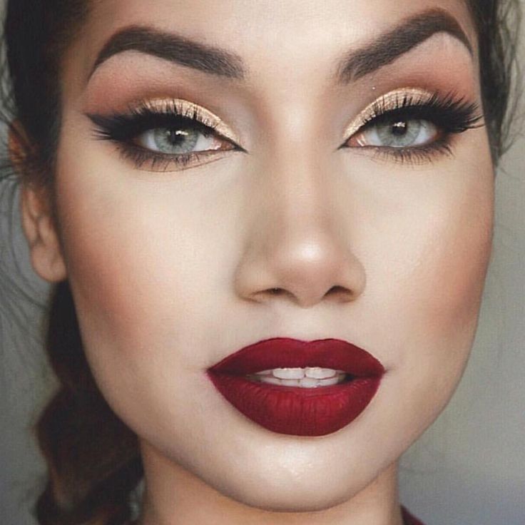 chiqme's tweet photo. May you be as bold as your lipstick 👄 and as sharp as your eyeliner 👀 . . . Let us show you how 😉 https://t.co/ikhEZ79Y5i