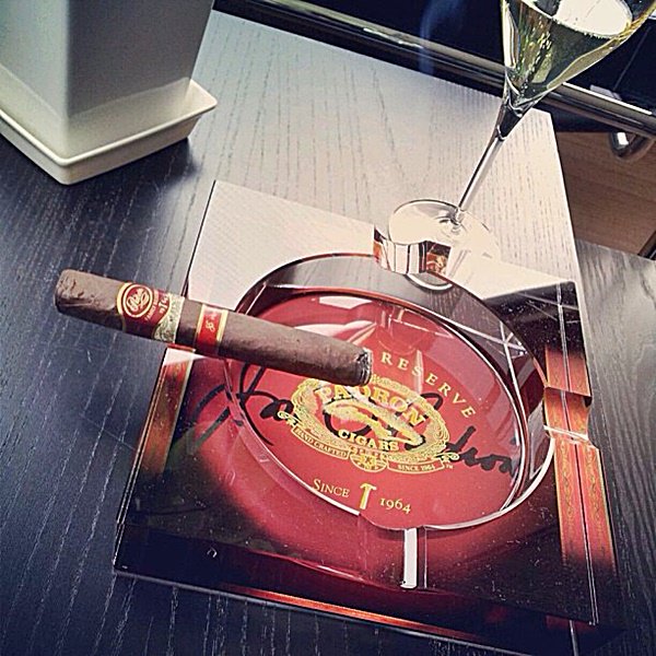 ElClubDelHumo tweet picture