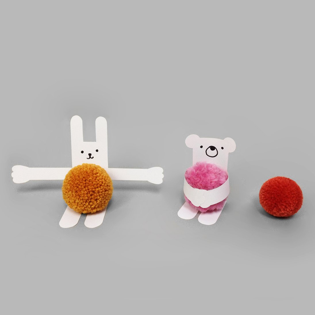 pommaker's tweet photo. Hug a pom pom ❤️ https://t.co/ZjlNWWazfi