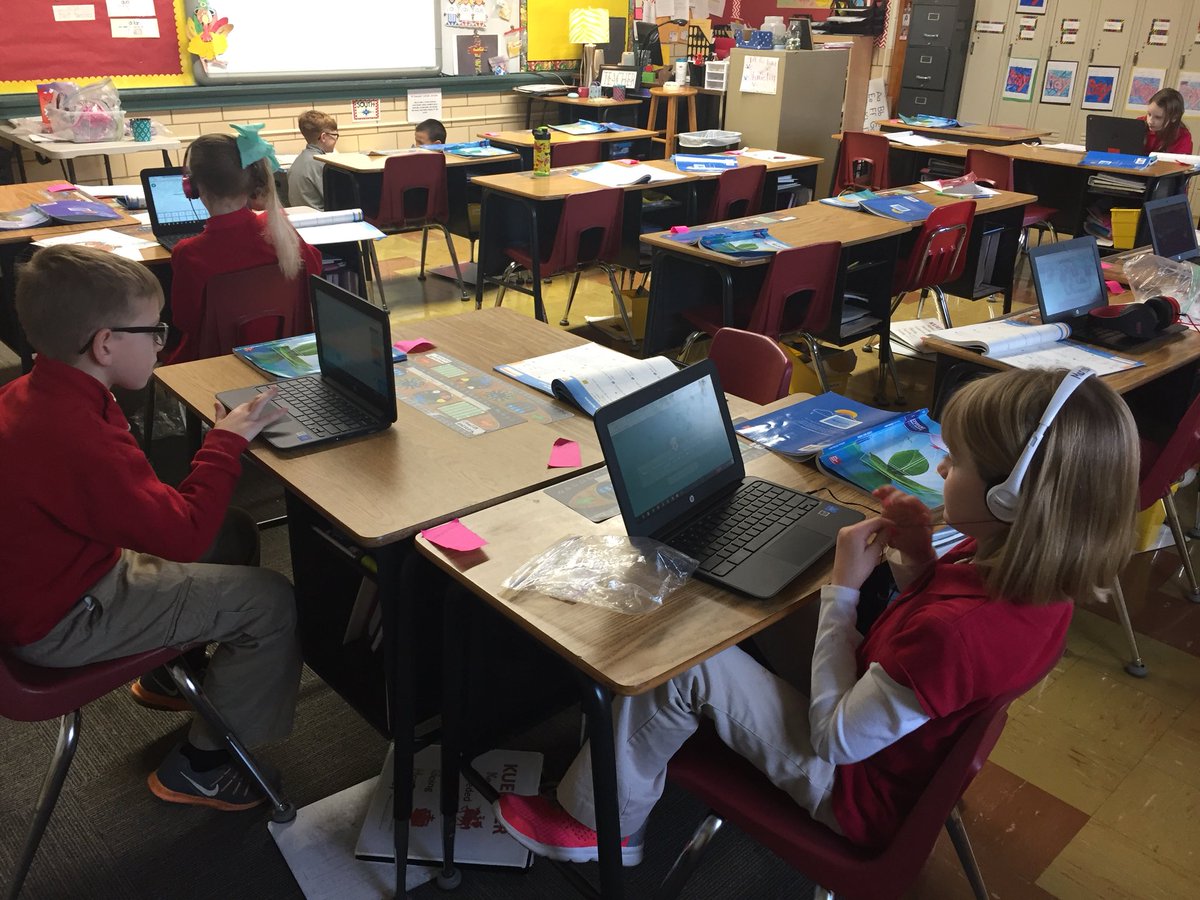 tlgarringer's tweet photo. Great things happening in Mrs. Wunschelโs 2nd grade! #CenterBased #EngagedStudents #KuemperCatholic https://t.co/Br1J5CPP5l