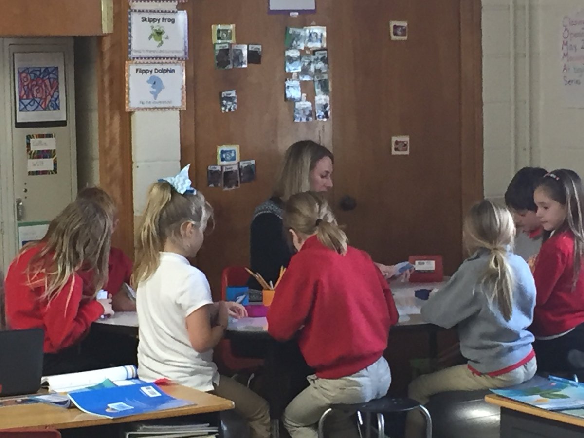 tlgarringer's tweet photo. Great things happening in Mrs. Wunschelโs 2nd grade! #CenterBased #EngagedStudents #KuemperCatholic https://t.co/Br1J5CPP5l