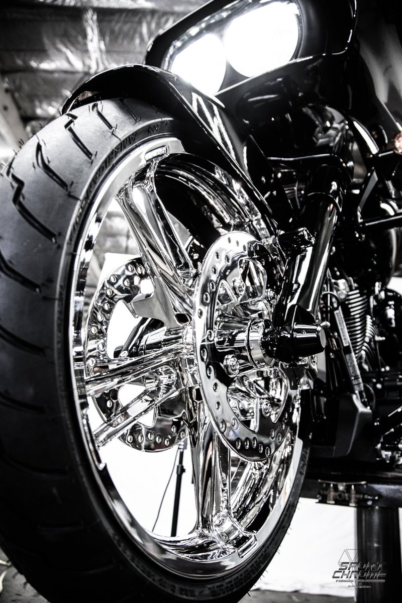 sportchrome's tweet photo. Looking great for 2018 #sportchrome #worldsfinest #showquality #chromeplating #lifetimewarranty #chromewheels #chromeexchange #reinforcer #enforcer #harleydavidson #harley #streetglide #streetglidespecial #roadglide #roadglidespecial #bagger #baggerwheels #madeintheusa https://t.co/xcnrJxbXwn