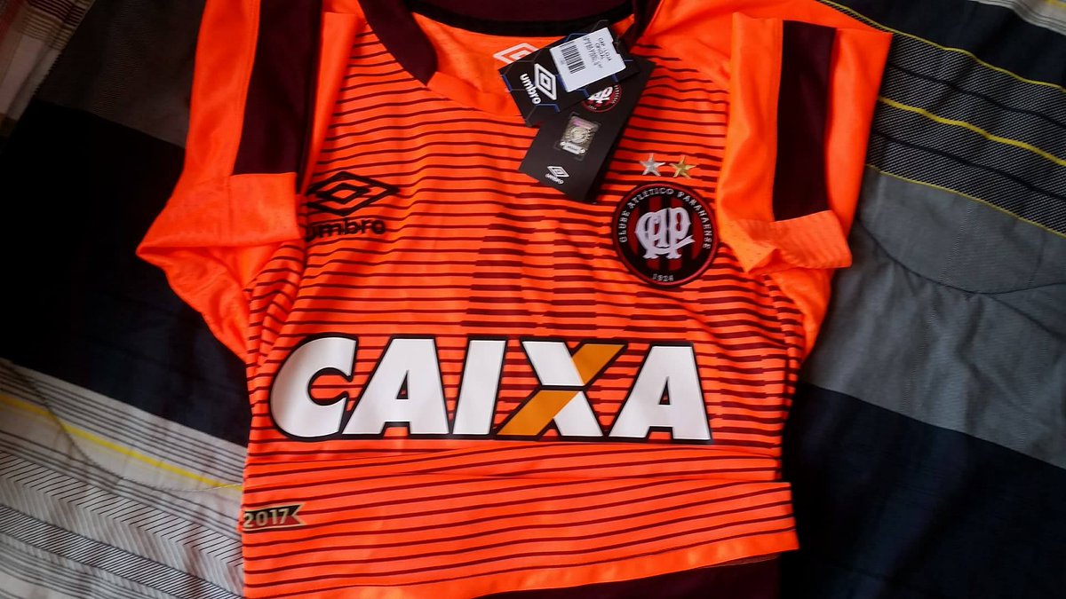 HenStockler's tweet photo. ⚫️🔴SORTEIO 🌪️ #OndaLaranja | Para participar do sorteio da camisa laranja do Atlético PR você precisa dar RT nesse tuite e ser meu seguidor no Twitter. O resultado sai na próxima segunda (27/11) às 19:30. Bora! 

https://t.co/Q8NN9W2GZO https://t.co/M7VhMxPRqK