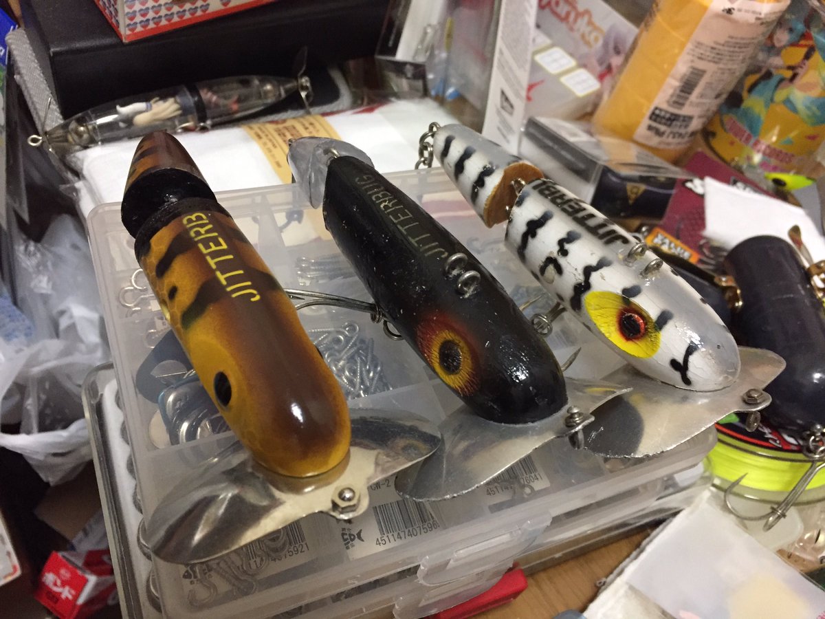 namatamanama's tweet photo. XLジョイントにて夜遊び。バイトはいくらでもある。でも乗らない。ルアーの大きさと振りすぎのケツと古くなったフックと。だがそれが良いそれで良いそれが面白い。(^_^)ゞ
#鯰通信 #鯰 #catfish #fredarbogast #jitterbug #XLjitterbug #tulala #monstruo610 #bigshooter #abugarcia https://t.co/7uKL43HkaD