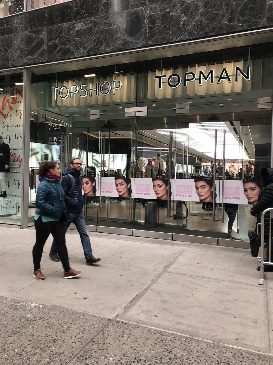 KCaygill's tweet photo. @Topshop NYC! Killing the @KylieJenner pop up launch @kyliecosmetics 💅🏽💁🏻‍♀️ #KylieXTopshop https://t.co/A6fdHmfoVj