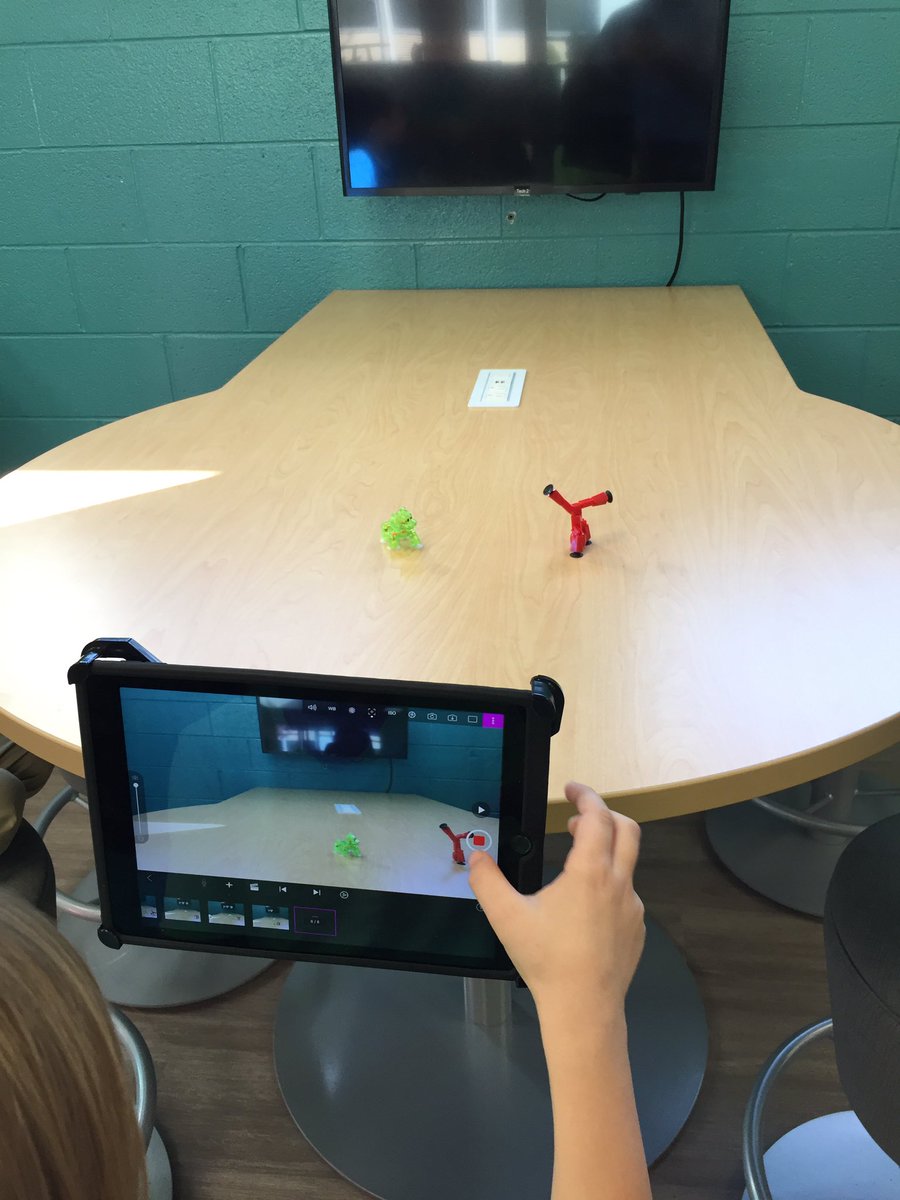 PositanoTeacher's tweet photo. @Elmwood_Eagles K Ss getting in on some stop motion storytelling. #ElmwoodInspires #Inspire203 https://t.co/fHkK1PBWuz