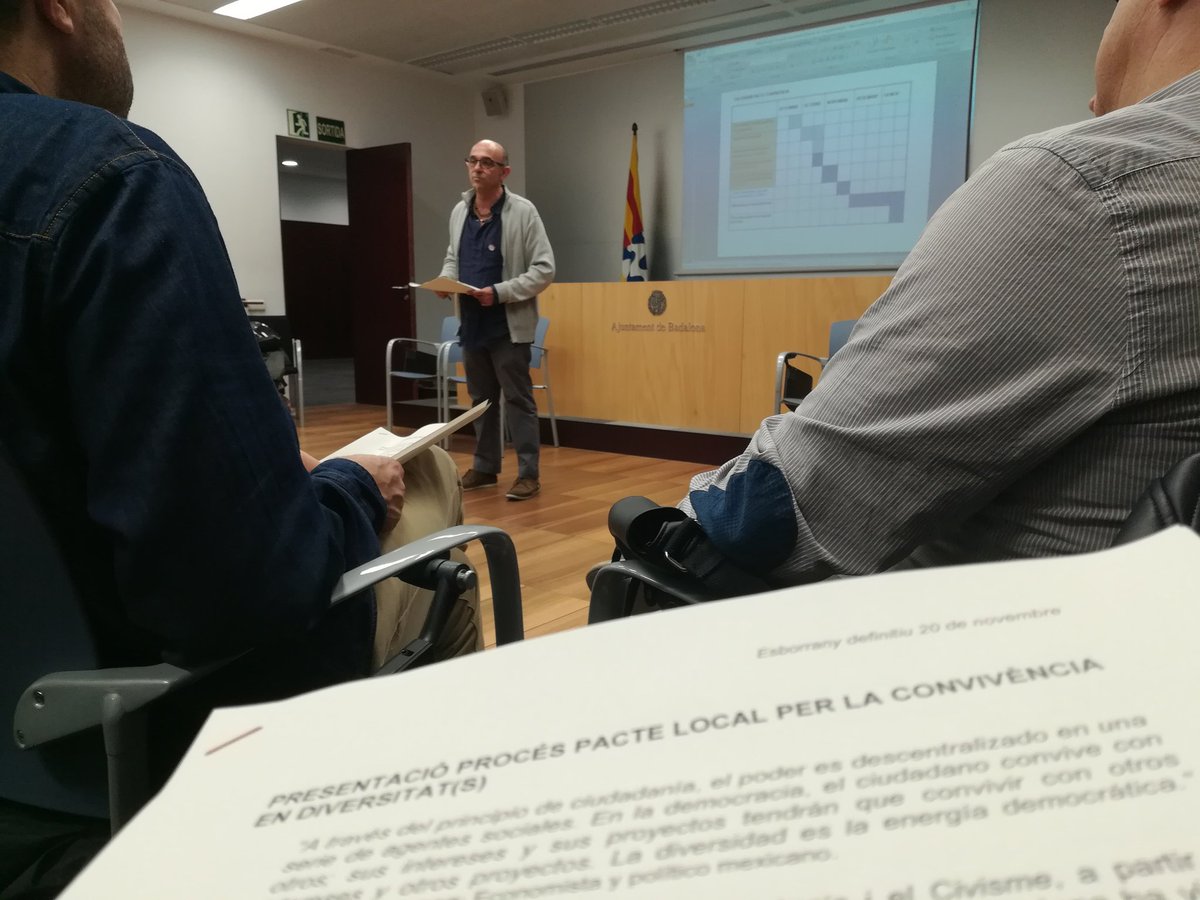 CentreSantJaume's tweet photo. Sessió de treball a @AjBadalona per definir un #PacteLocal per #Convivència en #Diversitats. #Govern, #partitspolítics, #entitats, #associacions i #ciutadania consensuant #criteris i #objectius per la ciutat de #Badalona https://t.co/jFkEDKfMRh