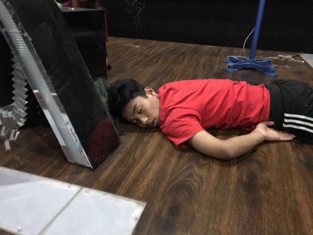 My bachas are so hard working, sleepless nights non stop rehearsals...... look at them 😡 This is what happens at work 🙄🙄🙄🙄