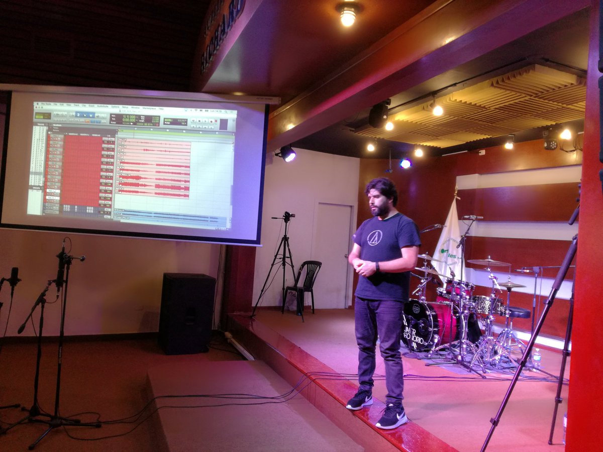 En el Octagono con la Batería con Francisco Arenas de AUDIOTECHNICA