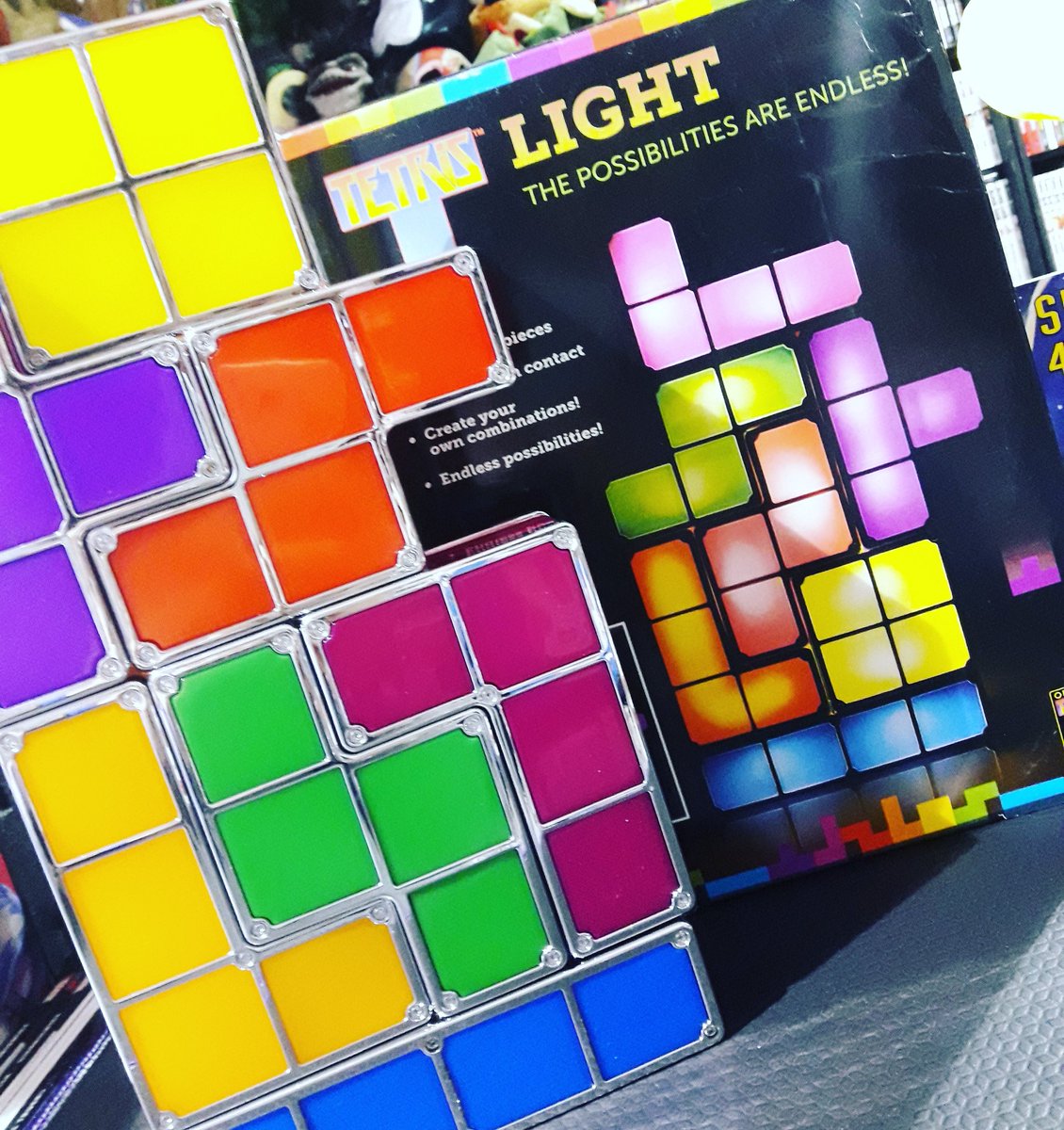 DominariaComics's tweet image. Esto es para vos que te pensabas que tenías una lámpara re cool.
Superala, si podés.
#Tetris #90s #TetrisLight