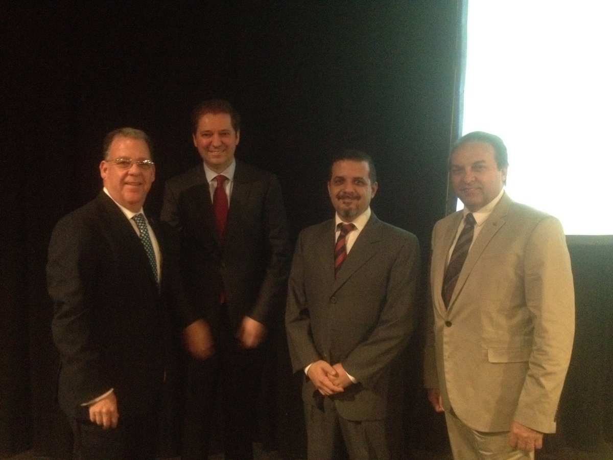ExpoHabitatIntl's tweet photo. Directivos de la @CimCaracas @CamInmobiliaria y de las diferentes cámaras del país, así como agentes inmobiliarios asistieron a #Perspectivasinmobiliarias2018 https://t.co/5Qn5BT8XgW
