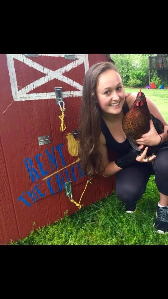 RentTheChicken's tweet photo. Another happy renter from this summer! #rentchickens #happyrenter #CoopsOfTwitter https://t.co/ZCNlhi6zQq