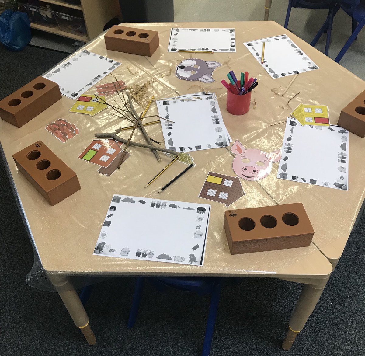 MissLewisJPA's tweet image. Today the children completed the cold task for @TalkforWriting. On the table I placed independent writing too and the children loved it #receptionwriting#rangeofabilities#proudteacher##threelittlepigs