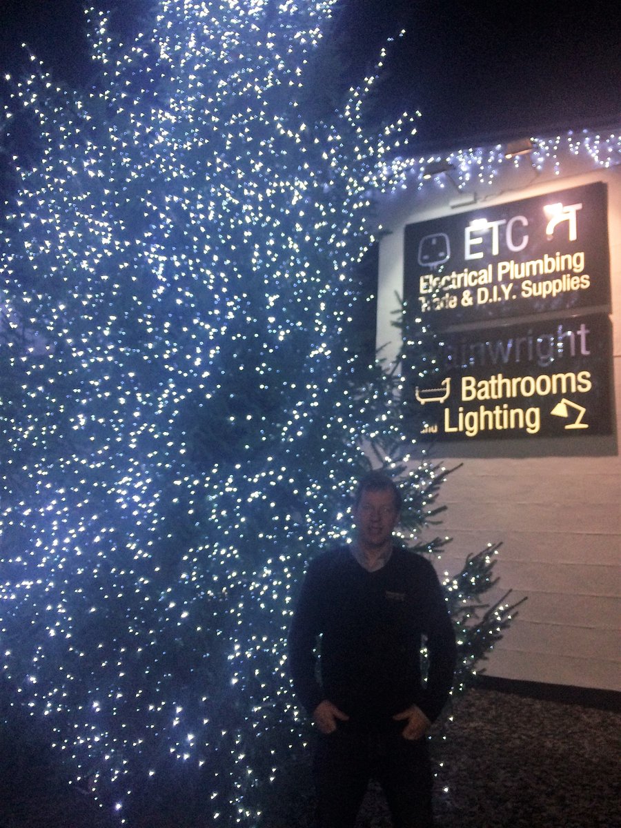 WainwrightETC's tweet image. And lo our 25 foot #ChristmasTree is now sparkling adding to the great Christmas Spirit in  #Easingwold #ChristmasLights