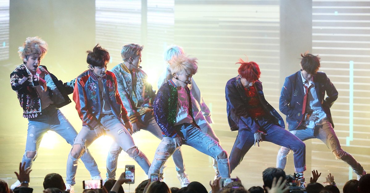 k__y2002's tweet photo. People can't stop talking about K-pop band BTS' performance at the AMAs https://t.co/lyf6AKskwT by #BTS_BiTS via @c0nvey https://t.co/xZK8tplDYF
