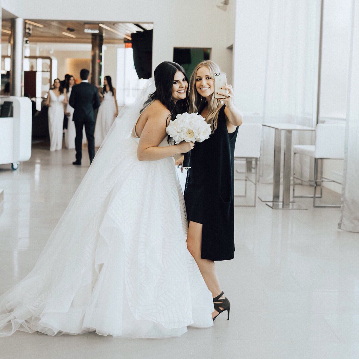 Can’t pass up a #selfie with the beautiful bride 🤳🏼 #yegwedding #yegevents