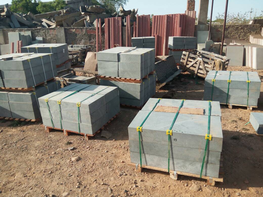 jatinstones's tweet photo. Basalt Stone massive Steps  in Swan finish,  #basaltstone #lavastone #blocksteps #massivesteps #naturalstones #landscaping #construction #steps #indianstones #jatinstones  #dholpurbeigesandstone https://t.co/yWYkVuWs7P
