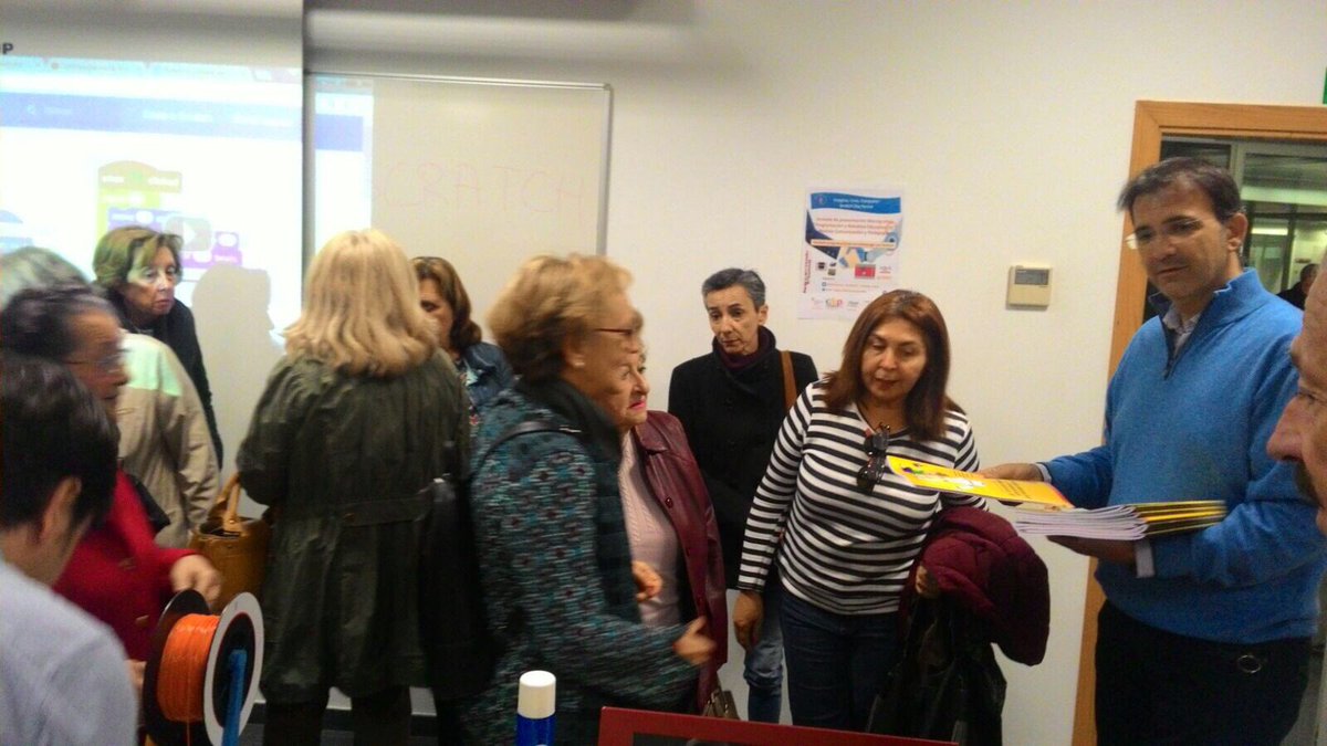 promanito's tweet photo. Ultima hora de nuestra maratoniana tarde con los #senior-robot del @Aulaexp_Sevilla centro en la #ERW2017 Gracias a @RockboticSev y @centrocpcom #exponentialsolidarity @HispaRob https://t.co/3KYoItDCNT