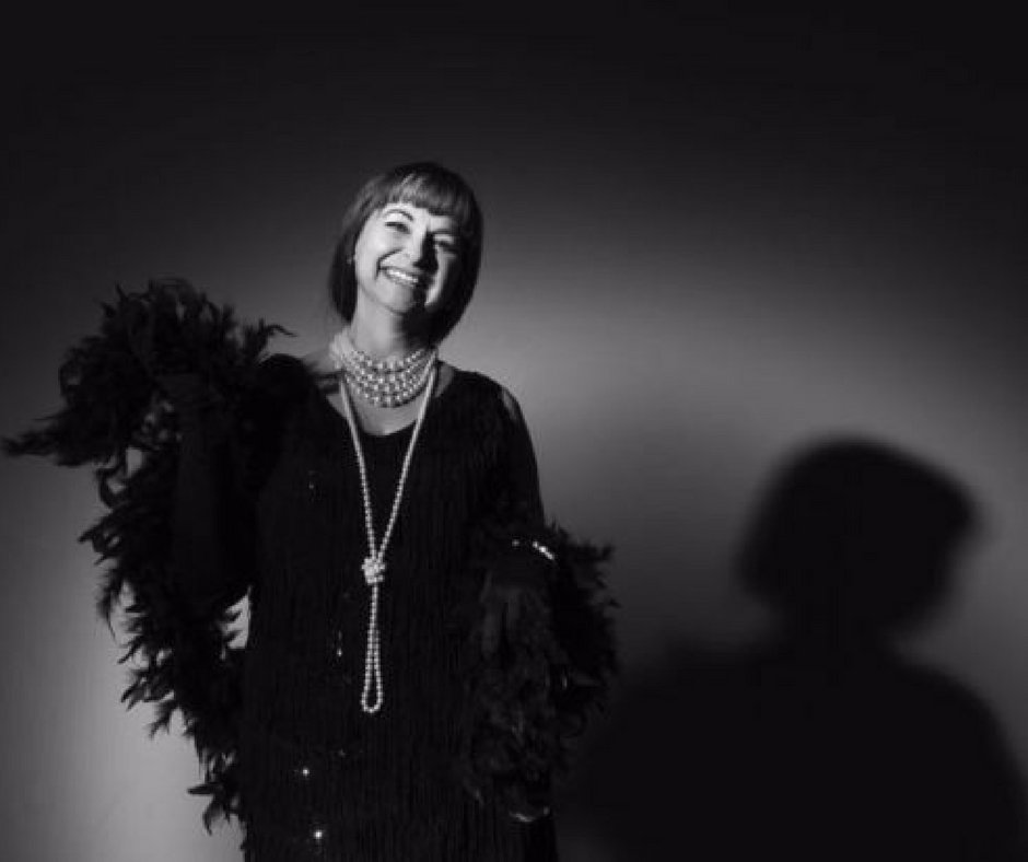 EOCCEvents's tweet photo. We are extremely excited to have Fran Schlosser, our #LivePainter at #OldChicagoYEG. #EOCCEvents #EOCCNetwork #YEGBiz #YEGNetwork https://t.co/03BIxR8kh1