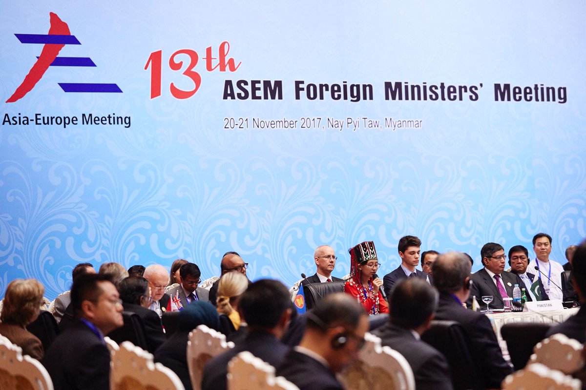 asefedu's tweet photo. #ModelASEM8 representatives from Myanmar and Spain deliver an Intervention in behalf of the 150 student delegates from 51 countries at the opening of the 13th #ASEM Foreign Ministers' Meeting. #FMM13 #ASEMYoungDiplomats https://t.co/Xe7IHQyf7C