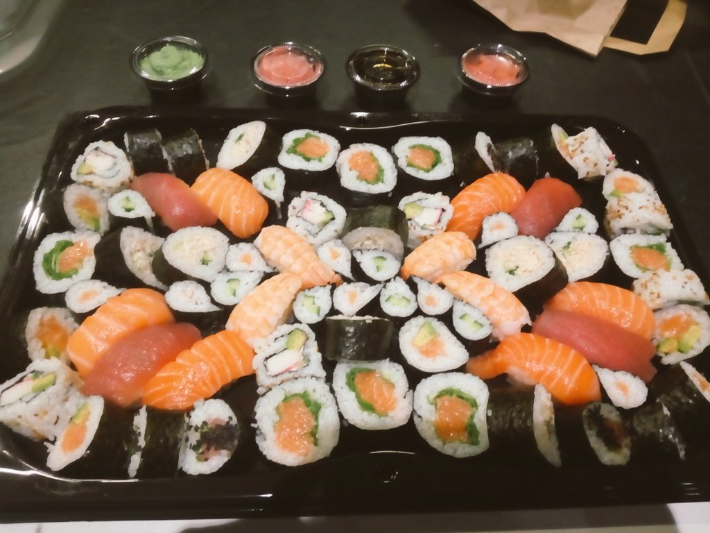 CIT_AnimeSoc's tweet photo. ✨🍣 another successful sushi night! Hope everyone enjoyed themselves! 🍣✨ https://t.co/heYNWhF2Hv