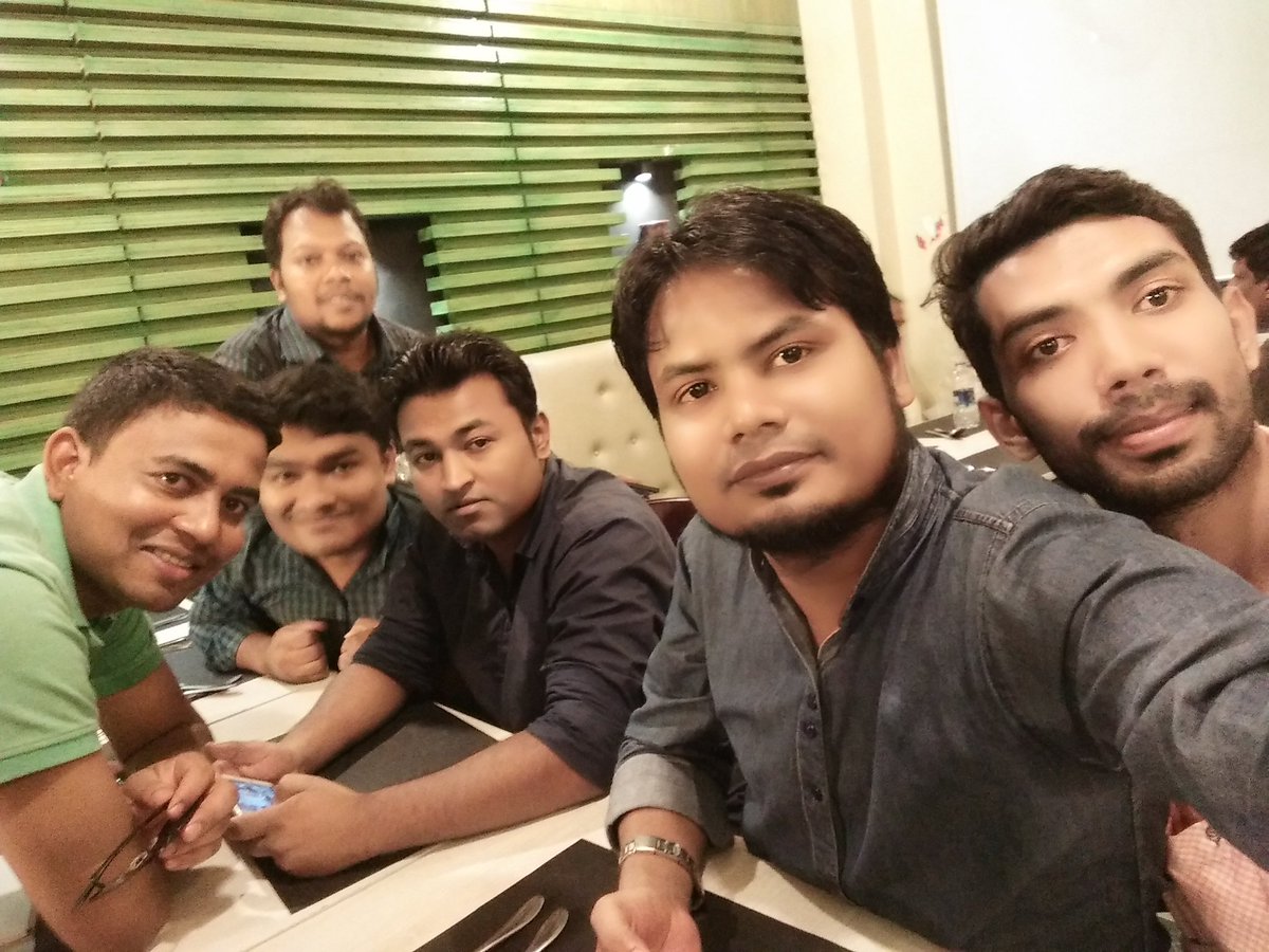 muhammad2alamin's tweet photo. #সহকর্মীদের 
#সাথে
#চিটাগাং
#এর
#কোন
#১
#রেস্তোরাঁয় https://t.co/8pRlhDGgpf