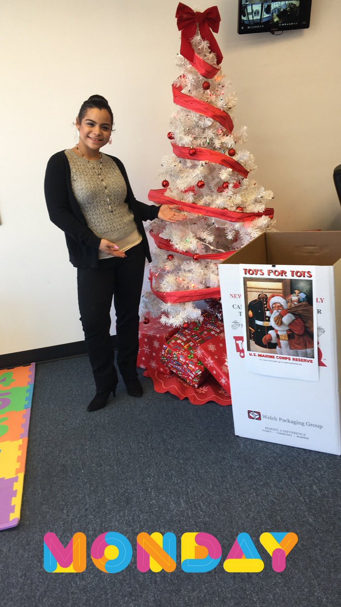 Starting to look like Christmas at titlemax 10 #TMXFamily <a href="/lucia_grajeda1/">Lucia Grajeda</a>