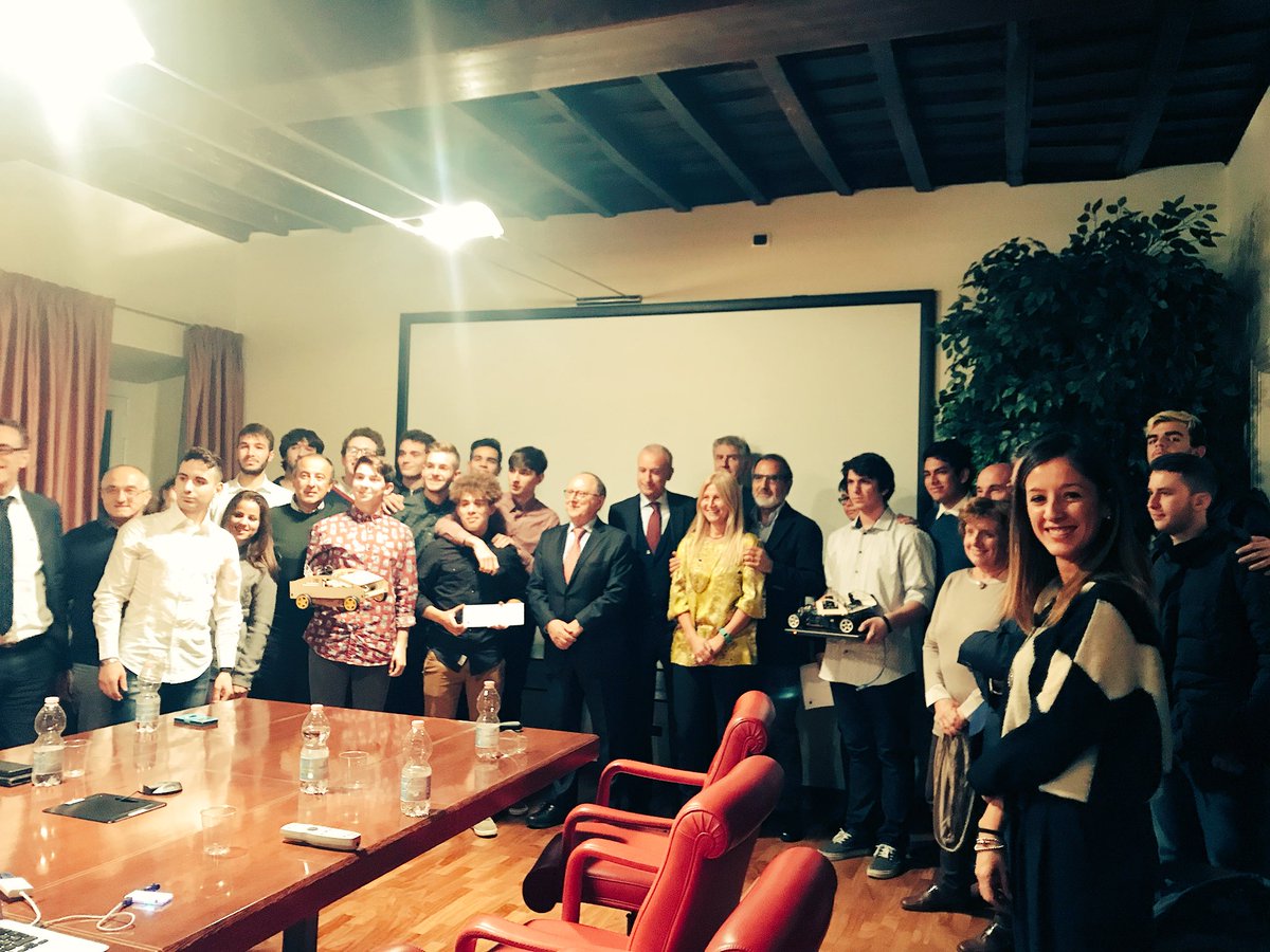 Francy_fmd's tweet photo. #IotAcceleration si conclude il progetto di @fmdigitale @FondazioneE con la premiazione dei team vincitori. Complimenti ragazzi! #PhyrtualFactory #Iot #autoimprenditoria https://t.co/4Em3ABz7zK